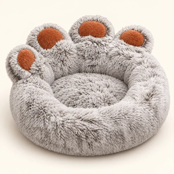 Cama gris con cuatro almohadillas color terracota en forma de huella