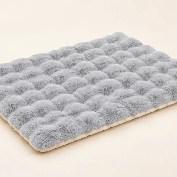 Colchoneta rectangular de felpa gris de 90 por 60 cm