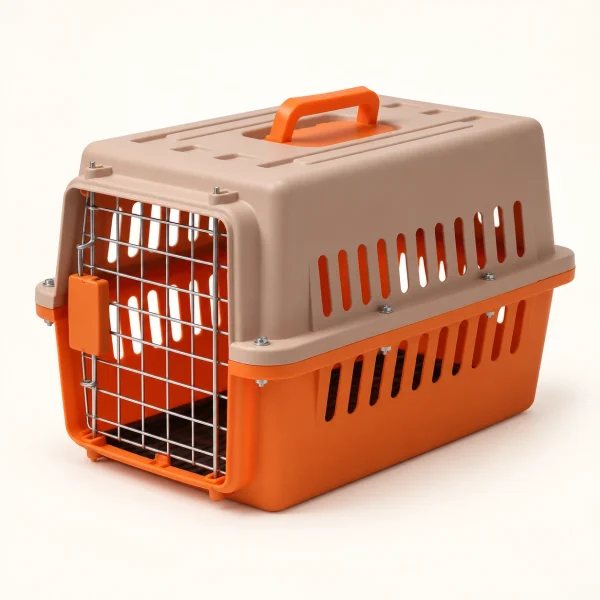 Transportador rígido naranja con cubierta beige y puerta metálica